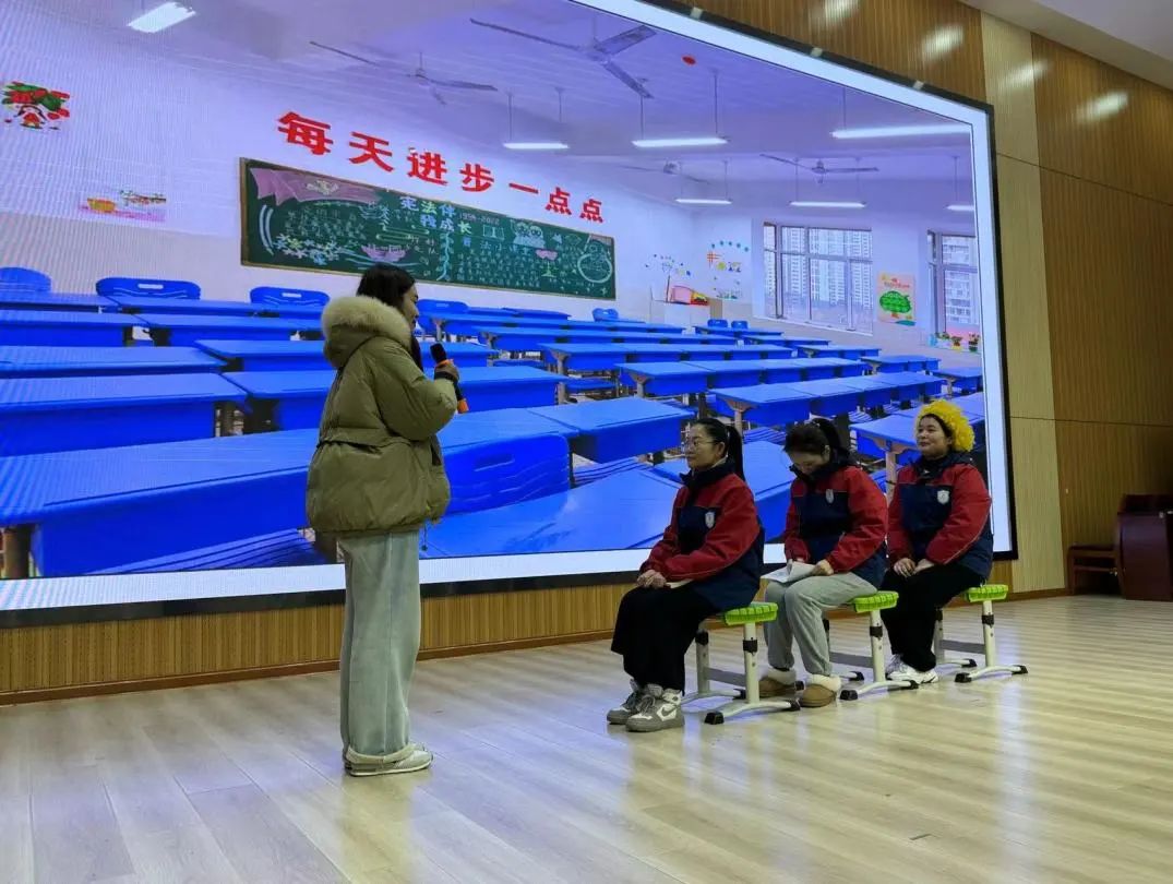 阅读分享浸书香 且行且思传芬芳|闽江路小学第25期教师成长论坛